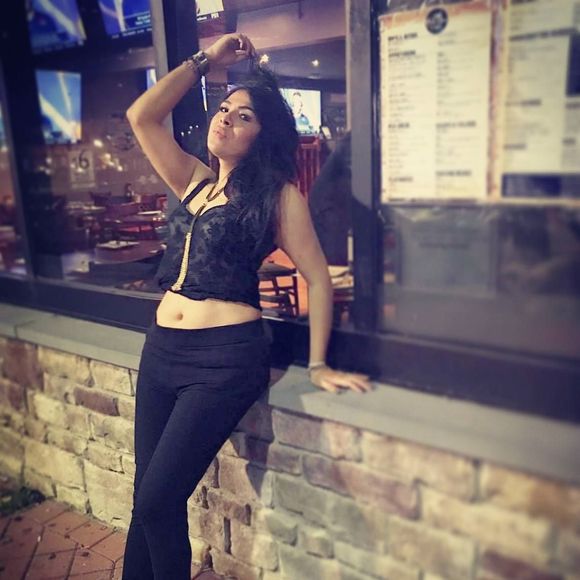 Meet your Posher, Alêxis - Picture 1 of 1